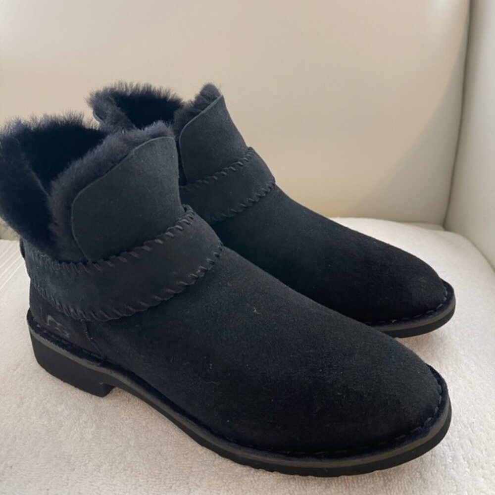 UGG Woman’s Size 6 Mckay Black Sheepskin Boots